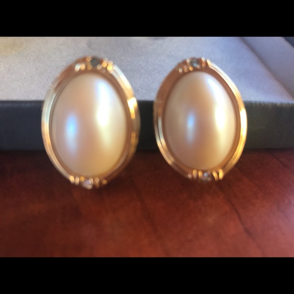 Givenchy oval crystal earrings - Picture 3 of 8